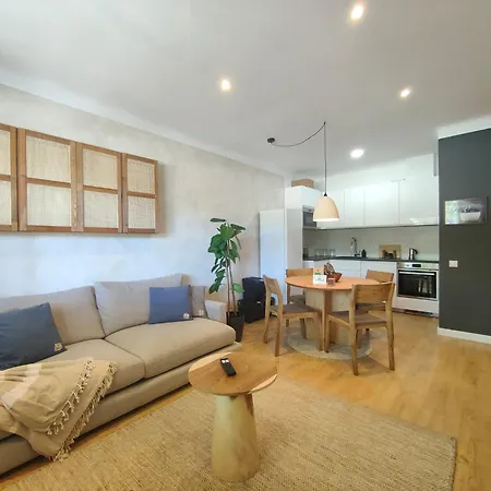 2br Central Location דירה *