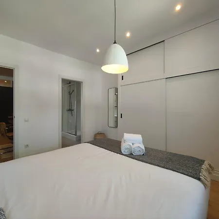 דירה 2br Central Location *