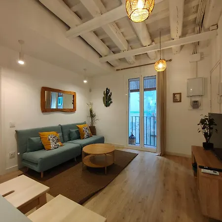 2br Central Location *