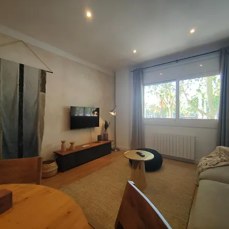 Apartment 2br Central Location *